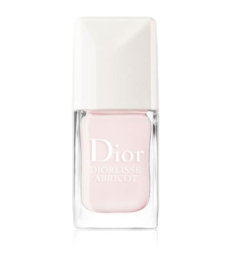 dior apricot manicure.